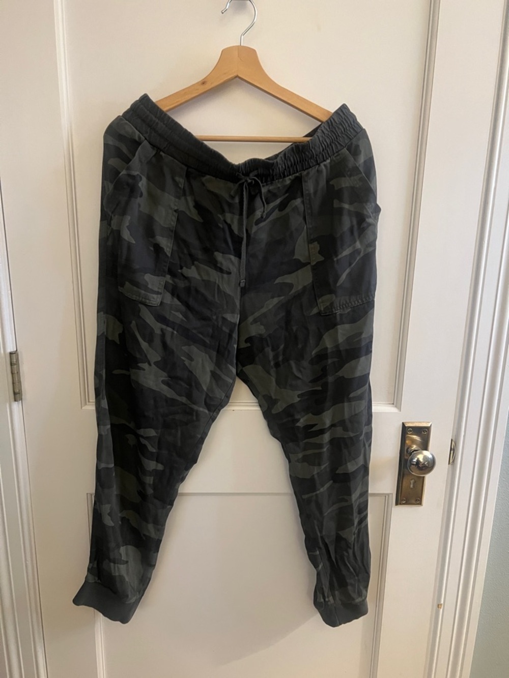 Women's Camo Jogger Pants - Dark Green/Black